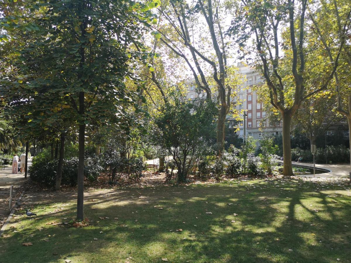 Aparteasy - Turo Park With Lovely Balcony Barcelona Eksteriør billede